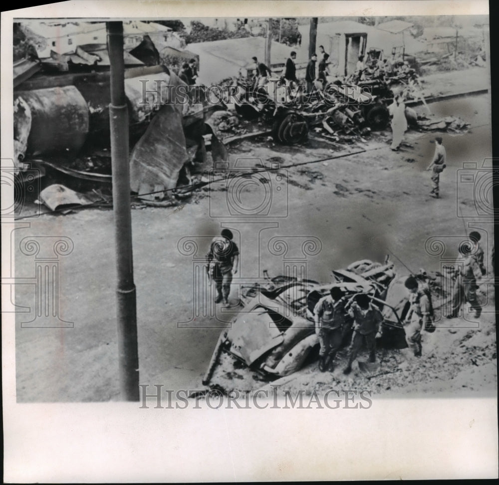 1962 Press Photo Remains of Booby Trapped Gasoline Truck in Algeria - mja59366-Historic Images