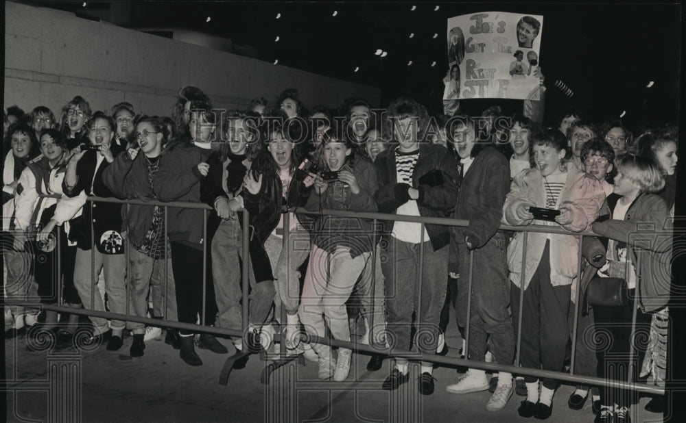 1990 Press Photo New Kids on the Block fans - mja59436 - Historic Images