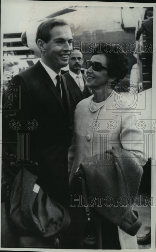 1967 Dr. Christian Bernard &amp; his Wife Stop in London En Route to US - Historic Images