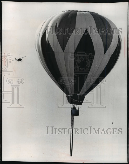 1974 Press Photo Dr. Robert K. Beger Sails the "Antiquity" - mja59922-Historic Images