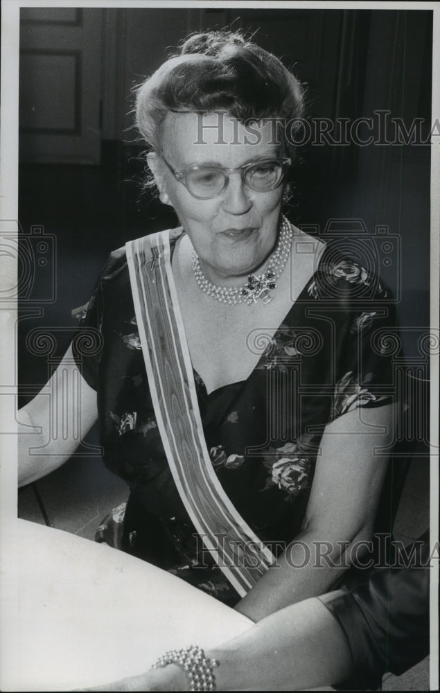 1958 Press Photo Mrs. George B. Averill Honored at DAR State Convention - Historic Images