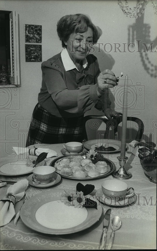 1983 Press Photo Ruth Chester" widow of Hyman Chester, Mil., Journal St. Editor"-Historic Images