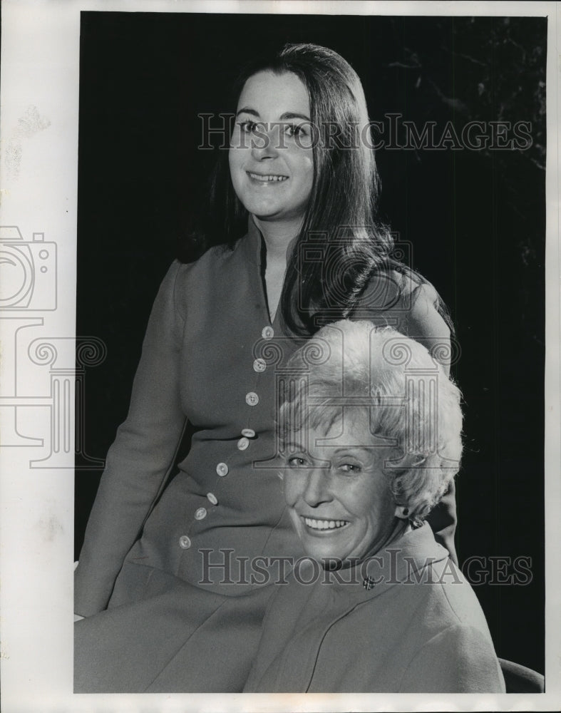 1972 Press Photo Mrs. Hubert Humphrey and Daughter-In-Law, Mrs. Douglas Humphrey - Historic Images