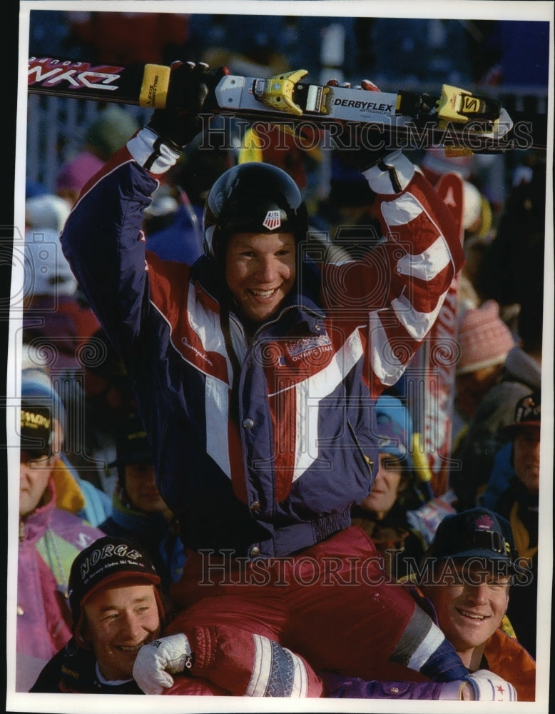 1994 Press Photo American Gold Medalist Tommy Moe, Lifted By Kjetil Andre Aamodt-Historic Images