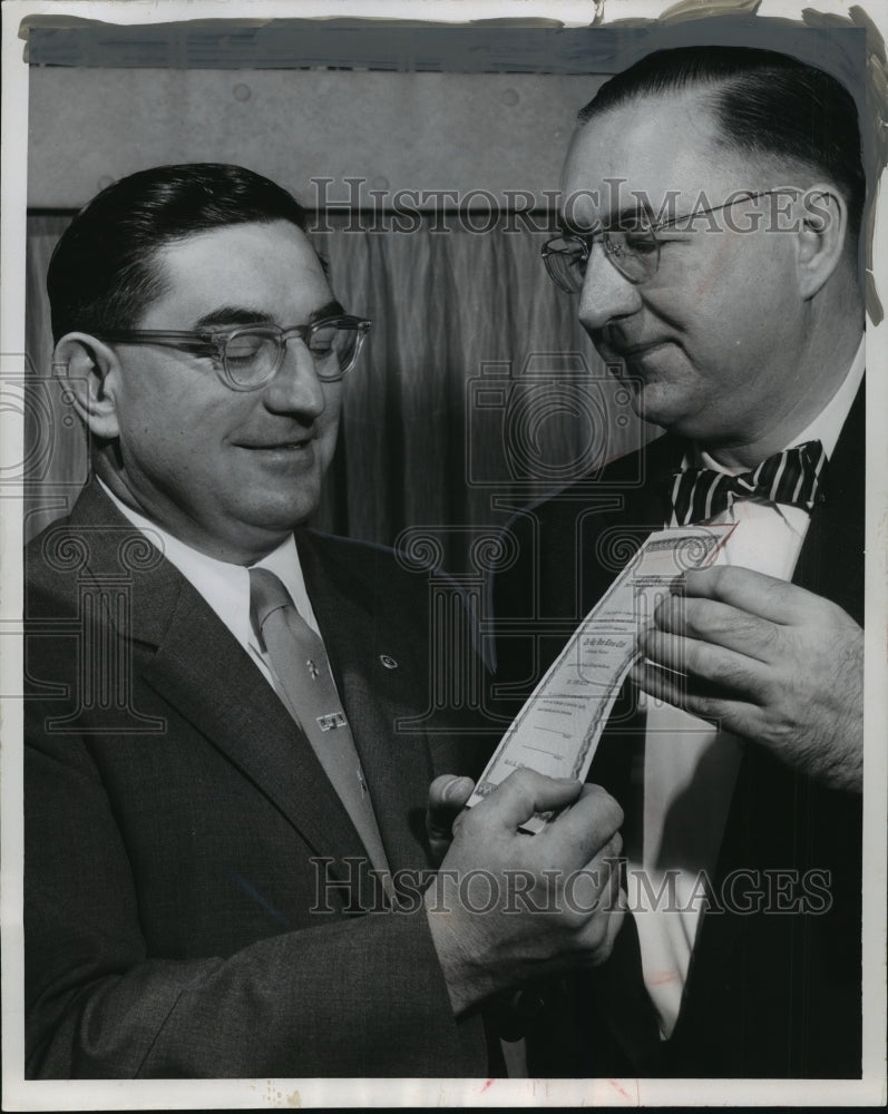 1958 Press Photo John Brzek Presented Award by Dr. Arthur Hankwitz at Hob Nob - Historic Images