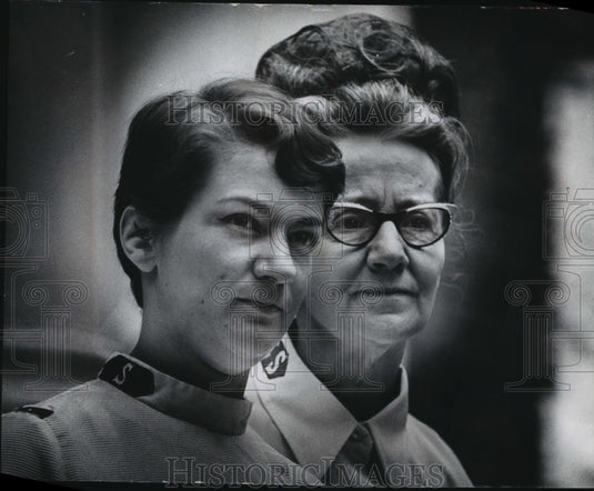 1970 Press Photo Captain Carol Bryant and Mother, Major Louisa Merritt of Booth-Historic Images