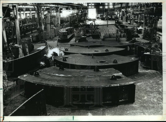 1989 Press Photo Base Sections for Draglines in Bucyrus-Erie Co, South Milwaukee-Historic Images