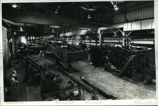 1989 Press Photo A Crane Base Moves to Welding Shop at Bucyrus-Erie Company-Historic Images