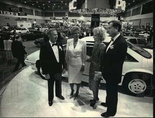 1988 Press Photo Automobile Dealers at Annual Charity Ball in Milwaukee-Historic Images