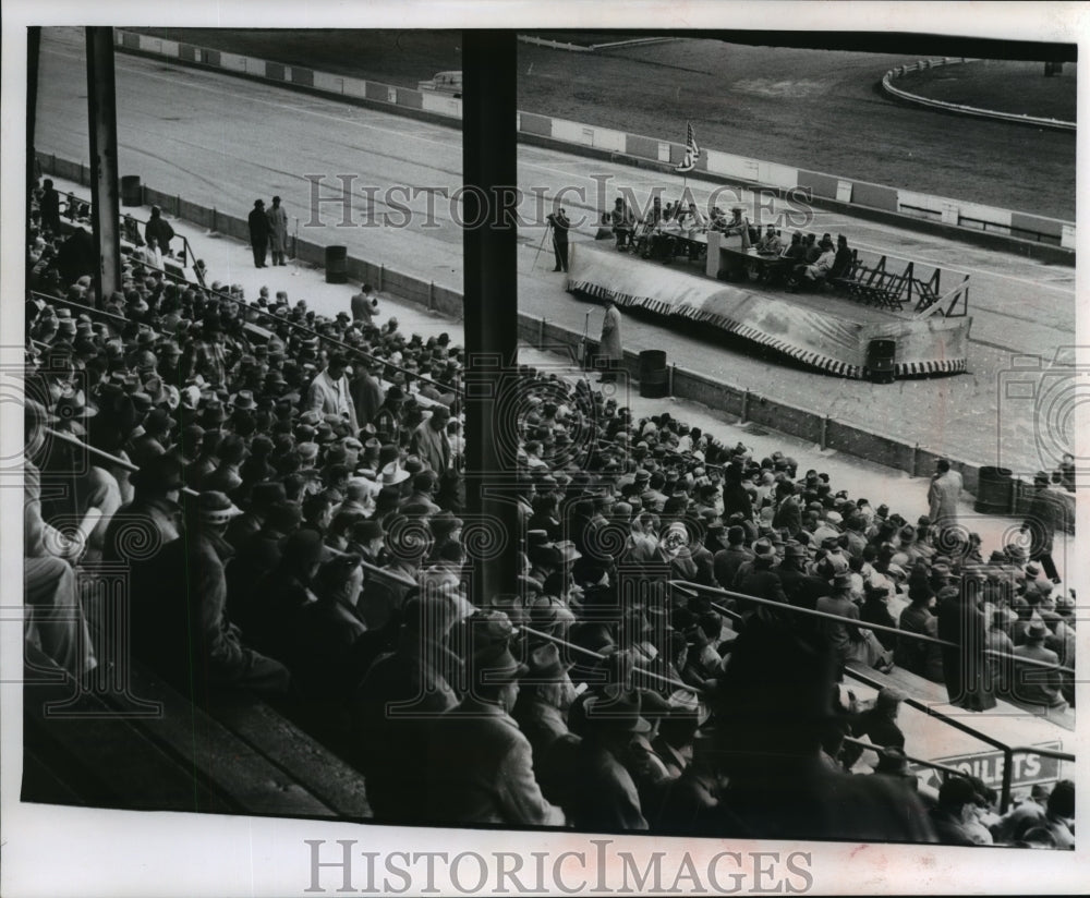 1959 Press Photo Meeting of Allis-Chalmers Union Workers After Long Strike - Historic Images