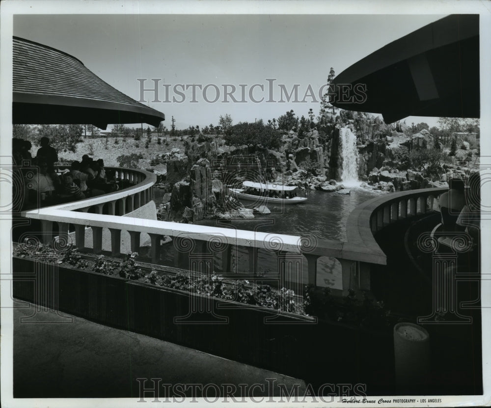 1970 Press Photo Boat Ride on Lagoon, Busch Pavilions-Los Angeles, California - Historic Images