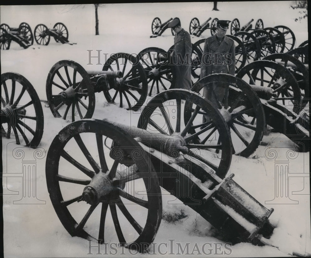 1952 Press Photo Field Cannon's of Continental Army in the Valley Forge, Pa - Historic Images