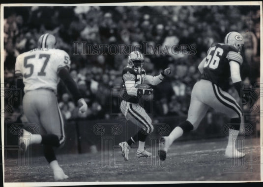 1992 Press Photo Terrell Buckley directing Green Bay blocker Burnell Dent-Historic Images
