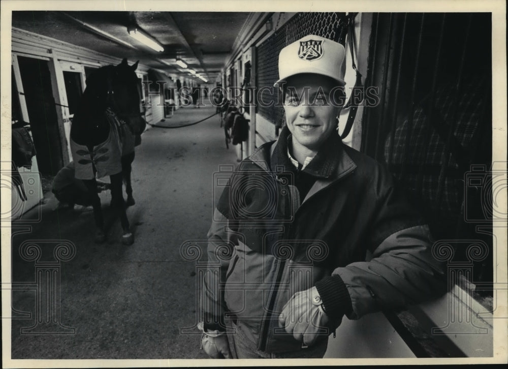 1984 Press Photo Donald Cheska at the Cheska Stable in the Town of Waukesha- Historic Images