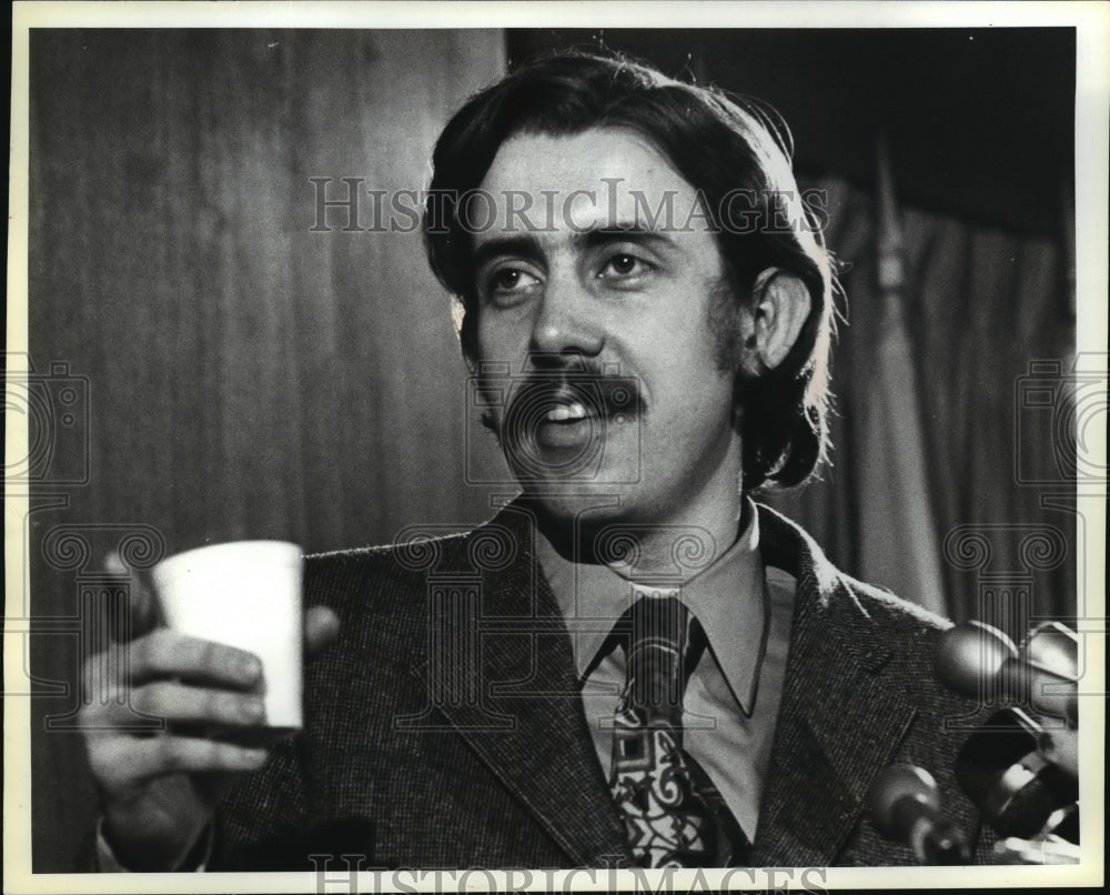 1979 Press Photo Director of the Peace Corps, Sam Brown, at Press Conference - Historic Images