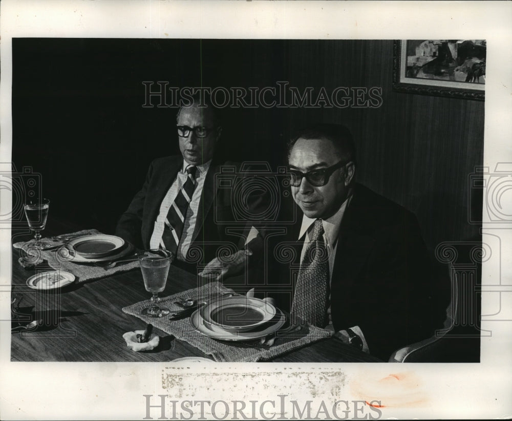 1972 Press Photo Harvey Schwandner and Art Buchwald - mja61108-Historic Images