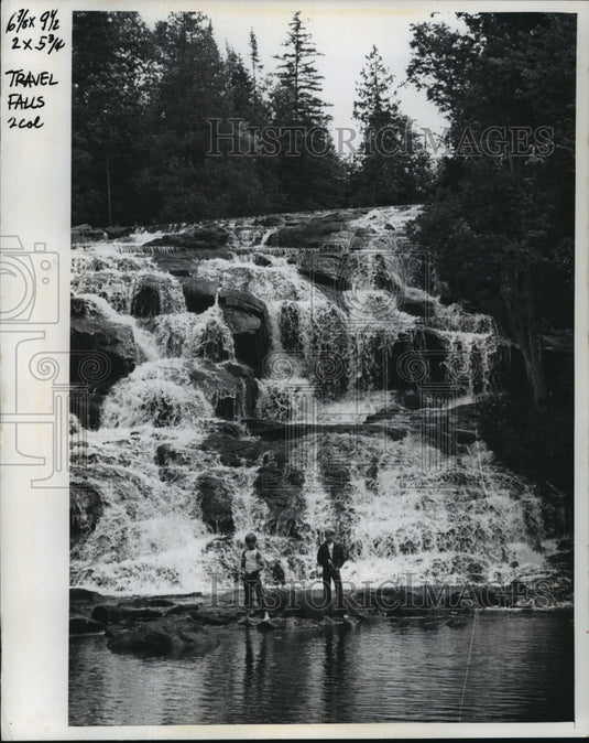 1977 Press Photo Two Boys Fish in Front of Bond Fall near Watersmeet, Michigan - Historic Images