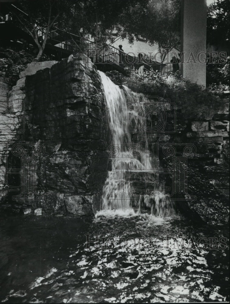 1976 Press Photo Lobby fountain of Crown Center Hotel, Kansas City, Missouri - Historic Images