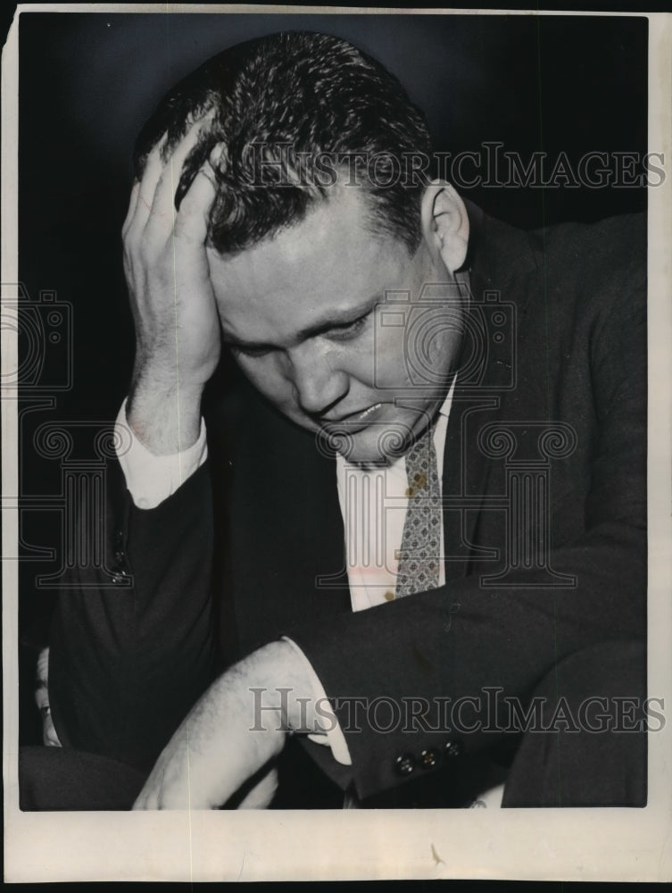 1962 Press Photo Coach Dave Brown of Madison Edgewood at basketball tournament-Historic Images