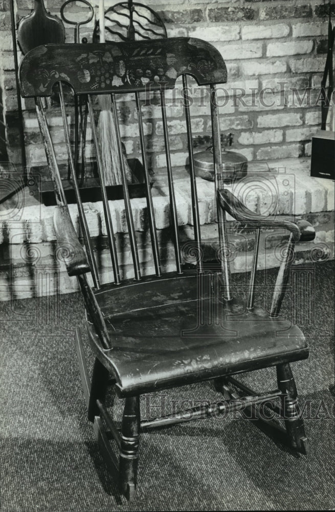 1982 Press Photo A Rocking Chair - mja61696-Historic Images