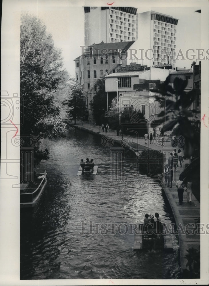 1974 Press Photo Paddle wheel boats on Paseo del Rio, San Antonio, Texas - Historic Images