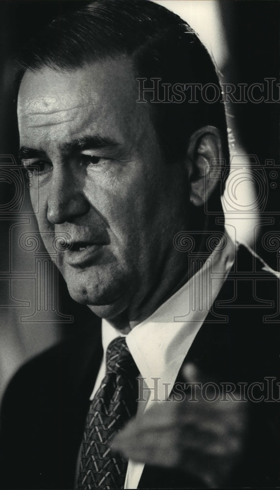 1992 Republican Presidential Candidate Pat Buchanan news conference-Historic Images