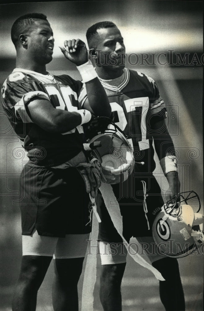 1992 Press Photo LeRoy Butler talks with Terrell Buckley between plays - Historic Images