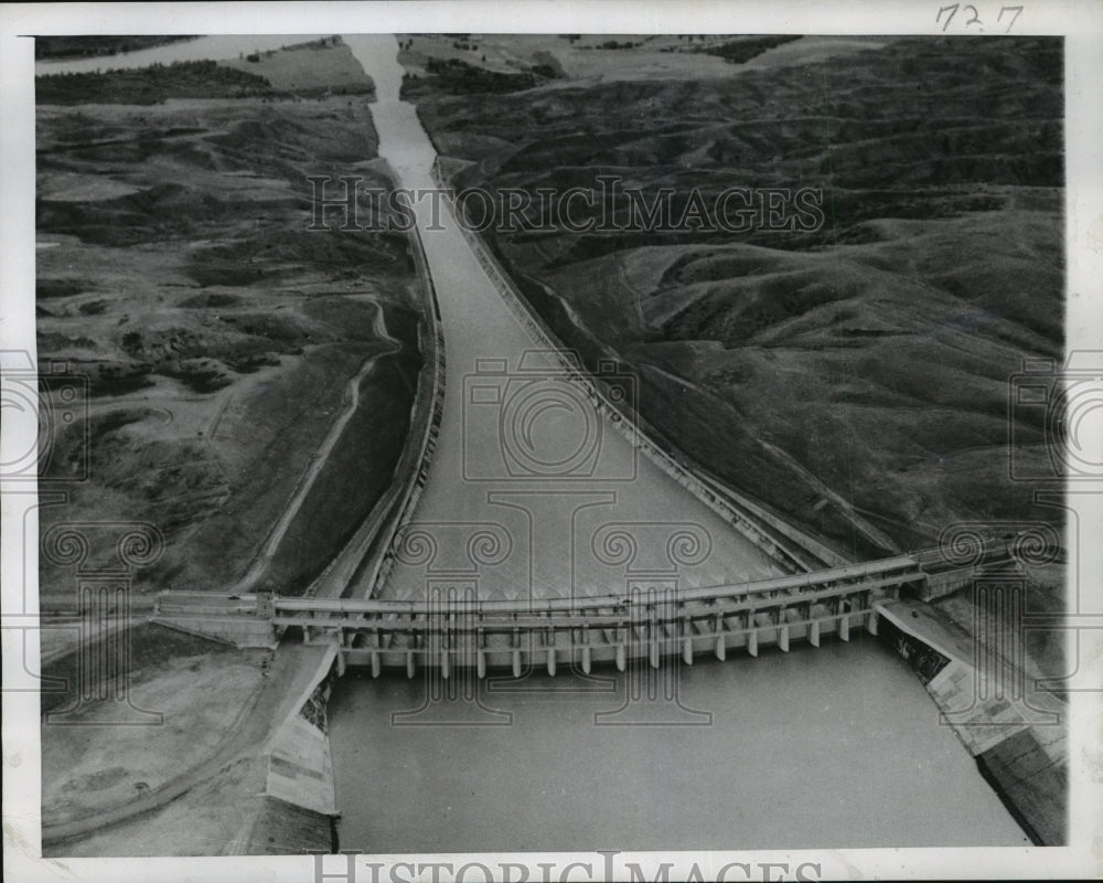 1946 Press Photo Spillway on the Missouri river at Montana's Fort Peck dam - Historic Images