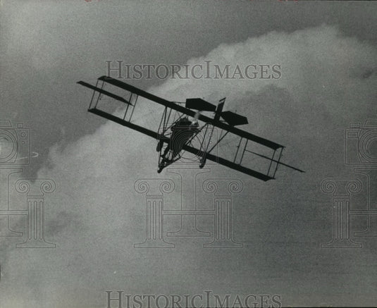 1967 Press Photo 1912 Curtiss pusher over General Mitchell field at air show-Historic Images