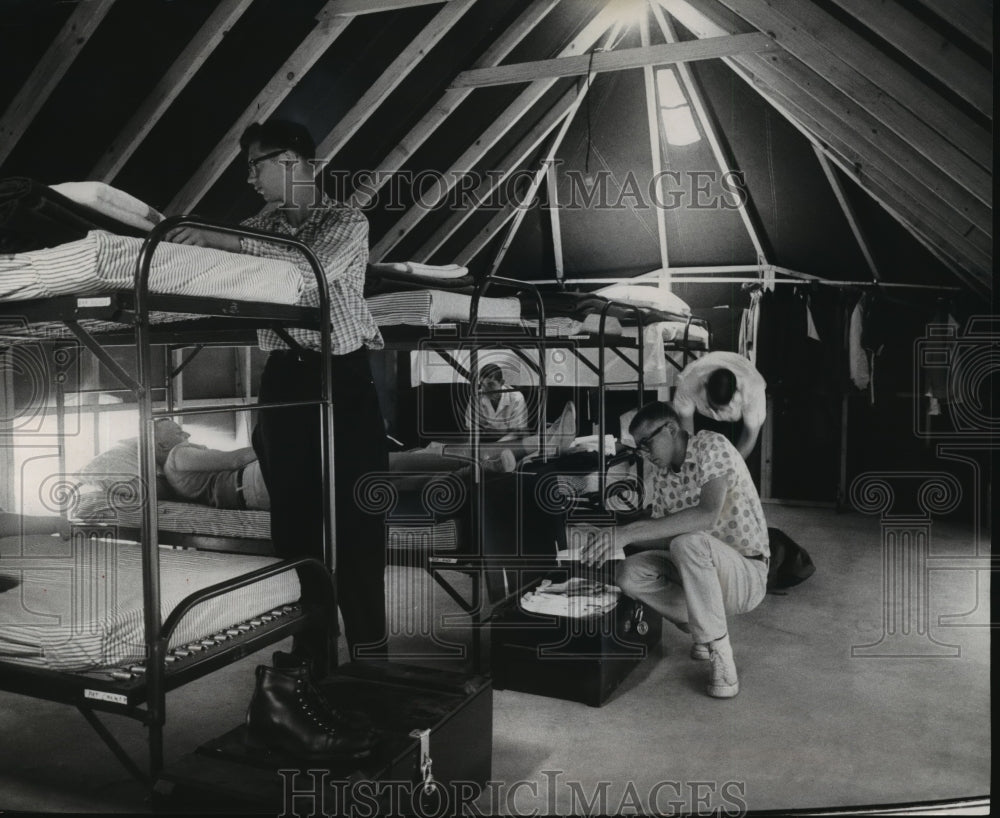 1964 Press Photo Campers put tent together at state youth conservation camp-Historic Images