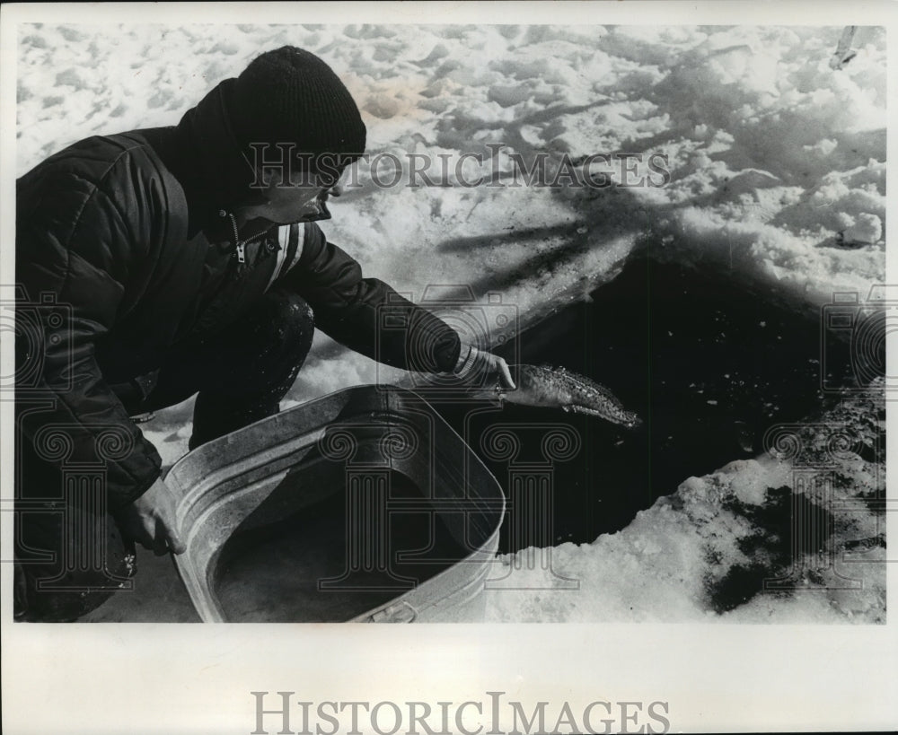 1978 Press Photo Steve Serns Wisconsin DNR Biologist at Shannon Lake - mja62019-Historic Images