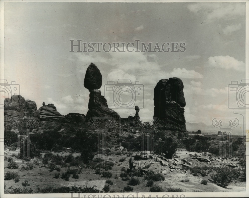 1976 Press Photo Balanced Rock Windows Section of Arches National Park in Utah-Historic Images