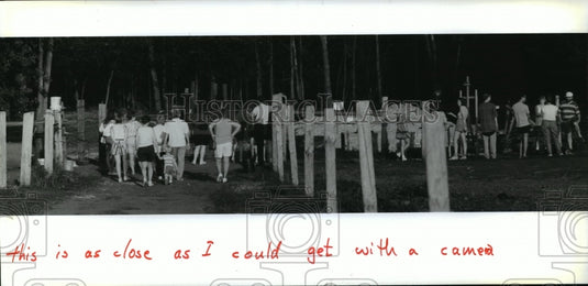 1994 Press Photo Crowd outside pen of the Heider's rare white buffalo calf-Historic Images