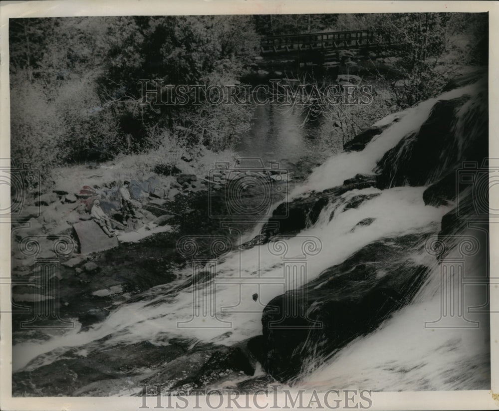 1963 Press Photo Bond falls in Michigan&#39;s Upper Peninsula - Historic Images