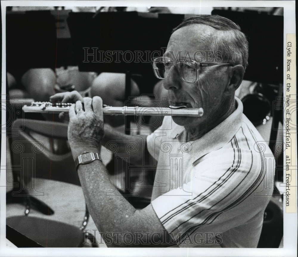 1990 Press Photo Clyde Knox plays the Flute for the Brookfield Civic Band-Historic Images