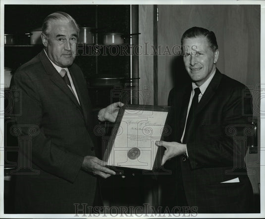 1970 Press Photo Leonard Knuth Presents the Sears Symbol Award to James Brown-Historic Images