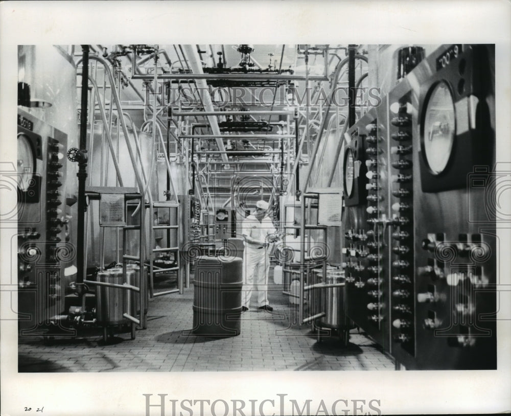 1979 Wisconsin Dairies&#39; Richland Center plant has 9 vats for cheese-Historic Images