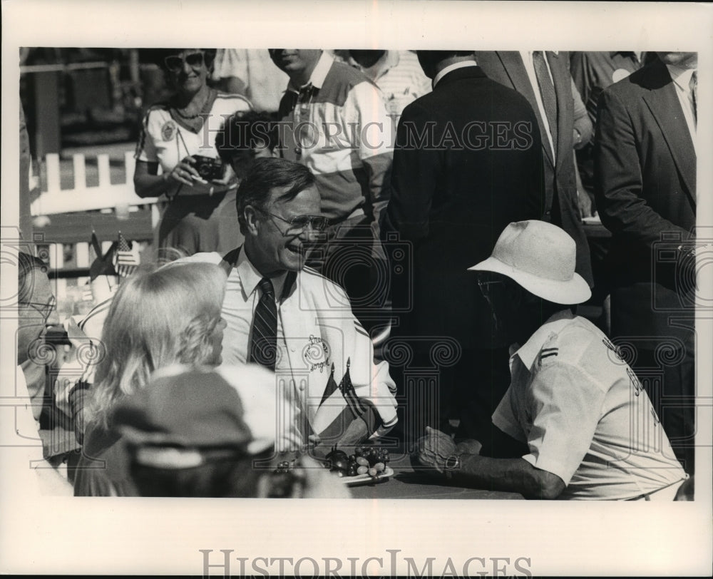 1988 Press Photo Vice President George Bush Chats with People at Festa Italiana-Historic Images