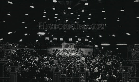 1988 Press Photo Supporters fill Waukesha County's Expo Center for Bush Visit - Historic Images