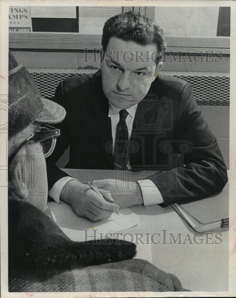 1967 Press Photo James Buckley, Ombudsman, Listened to Complaint - Historic Images