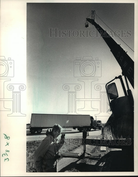 1986 Press Photo Video Camera Suspended to Record Turning Semitrailer Trucks-Historic Images