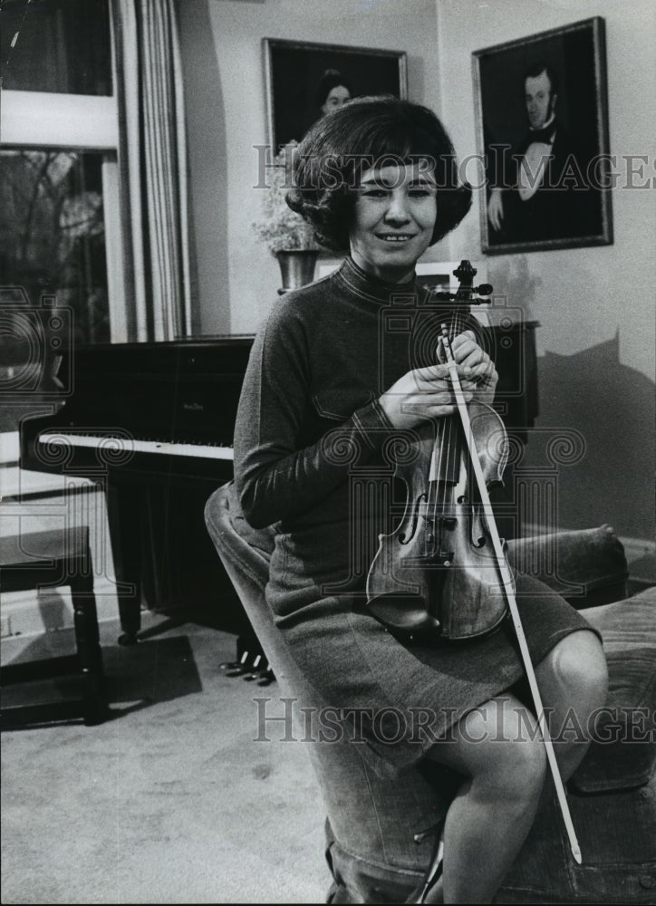 1970 Press Photo Jennie Brunhart, Violinist with Milwaukee Symphony Orchestra-Historic Images