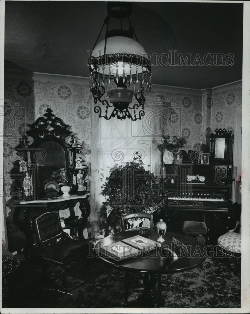 1978 Press Photo Dousnen - Dunkel - Billing Home Furnished With Antiques-Historic Images