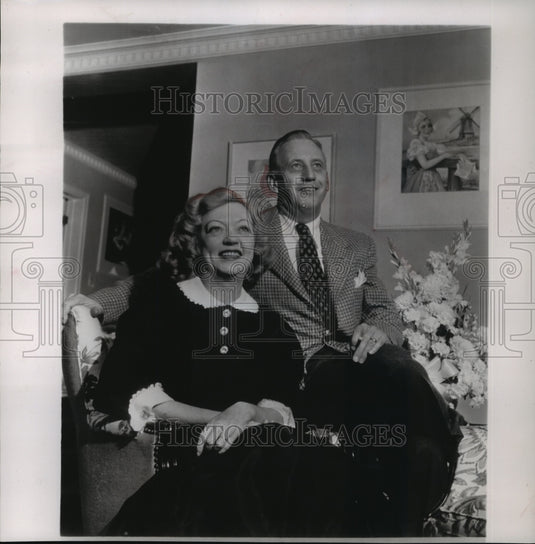 1961 Press Photo Marion Davies and Husband Horace G. Brown, Jr. at Home-Historic Images