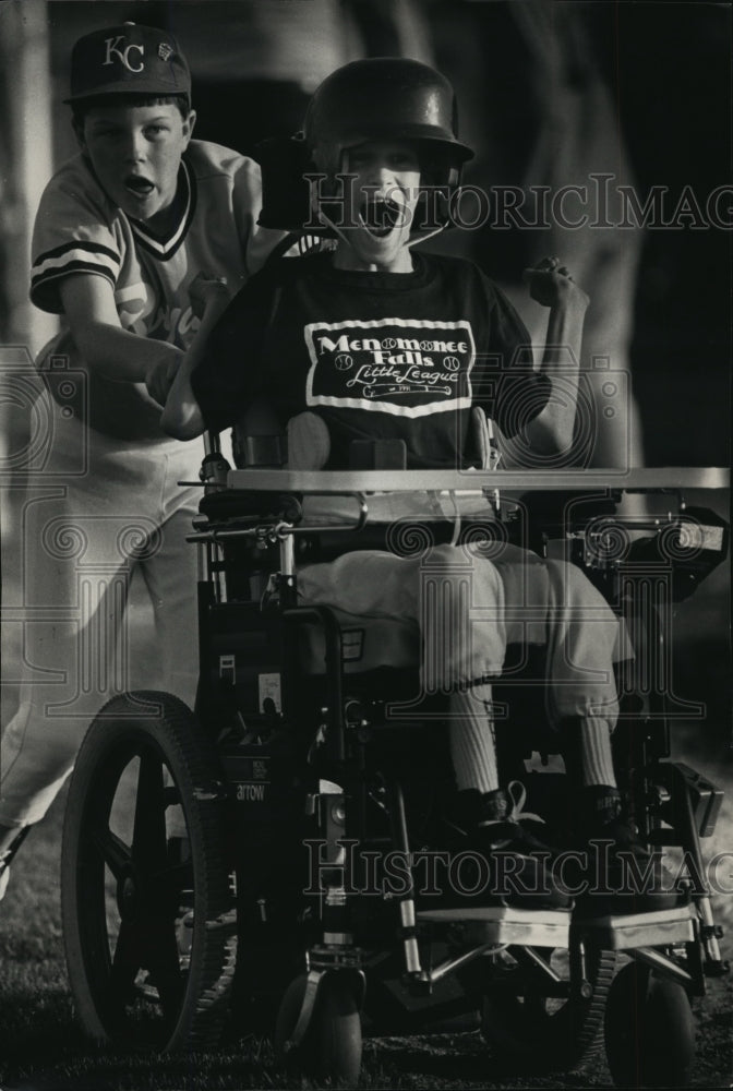 1992 Press Photo Ben Sutcliffe &amp; Craig Natzke in Germantown Little League Game-Historic Images