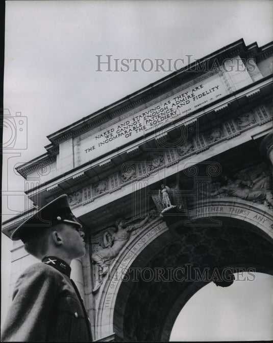1952 Press Photo Words Inscribed on Memorial Arch Valley Forge - mja63138 - Historic Images