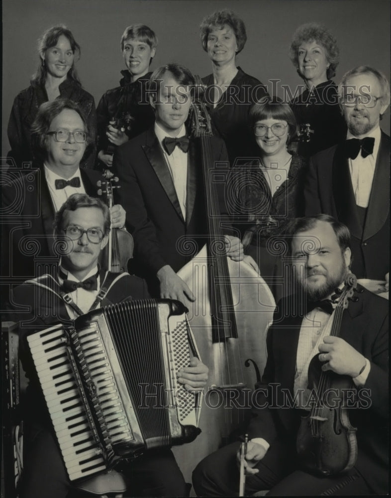 1984 Press Photo Members of The Charles Night Strings - Historic Images