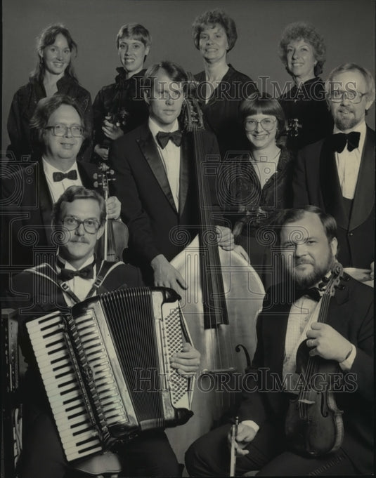 1984 Press Photo Members of The Charles Night Strings - Historic Images