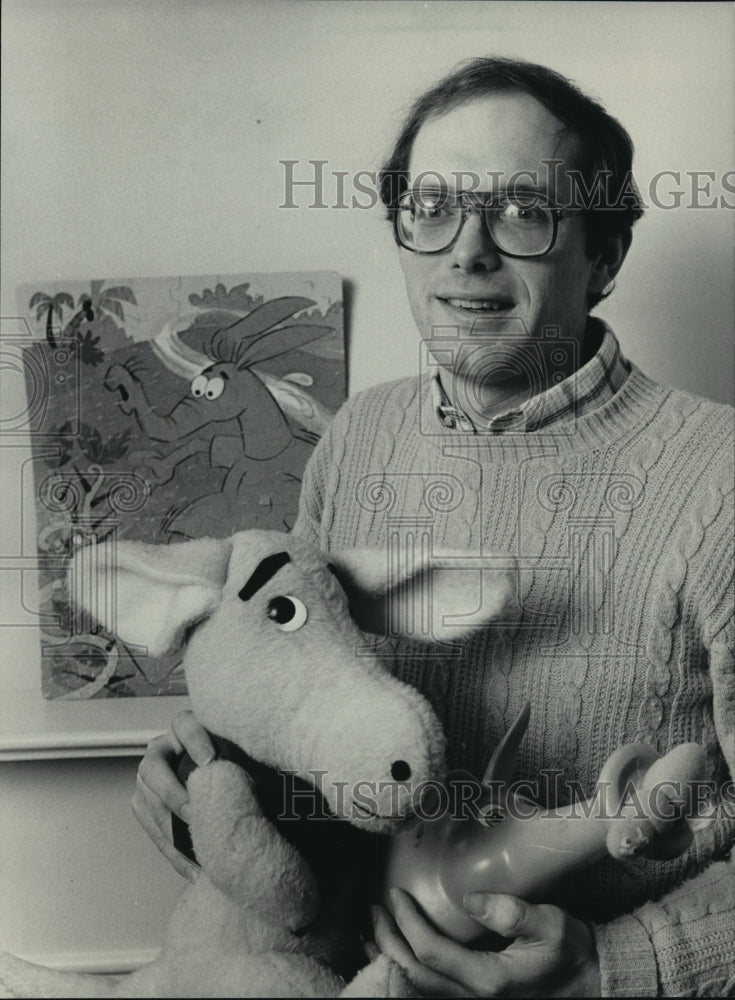 1984 Press Photo Tom Byrne, National Association for Advancement of Aardvarks - Historic Images