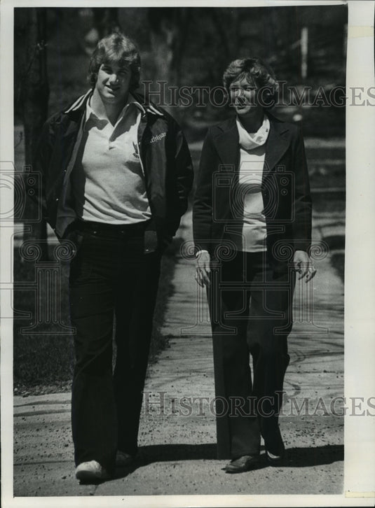 1978 Press Photo Green Bay Packer Football Player, John Anderson and Mother-Historic Images